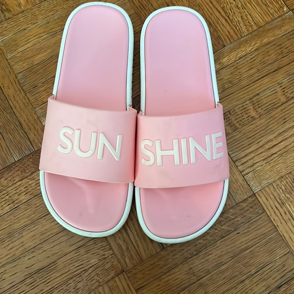 Cute pink sandals, Good for the beach you will be walking in style! - Picture 1 of 3